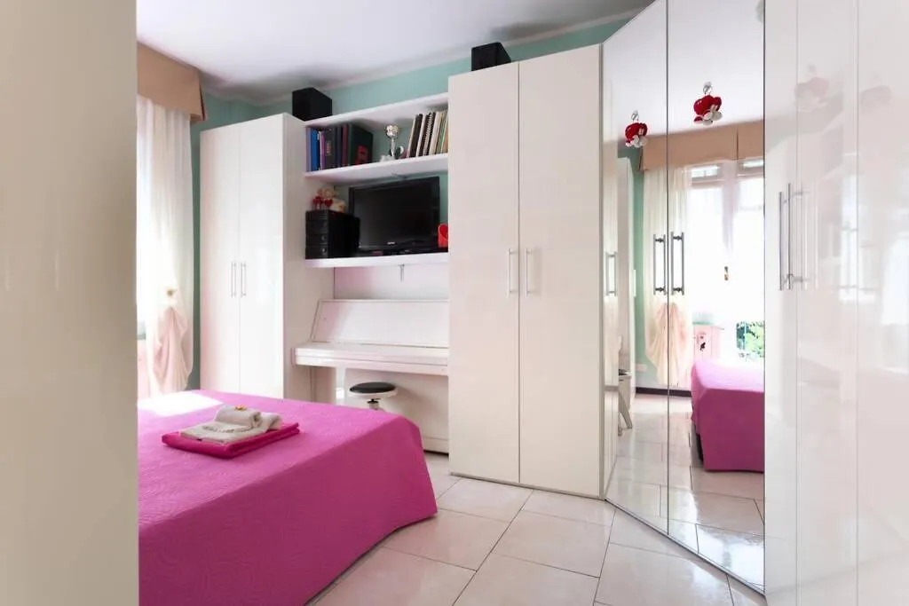 Gasthuis Bright & Cozy Room With Balcony Milaan