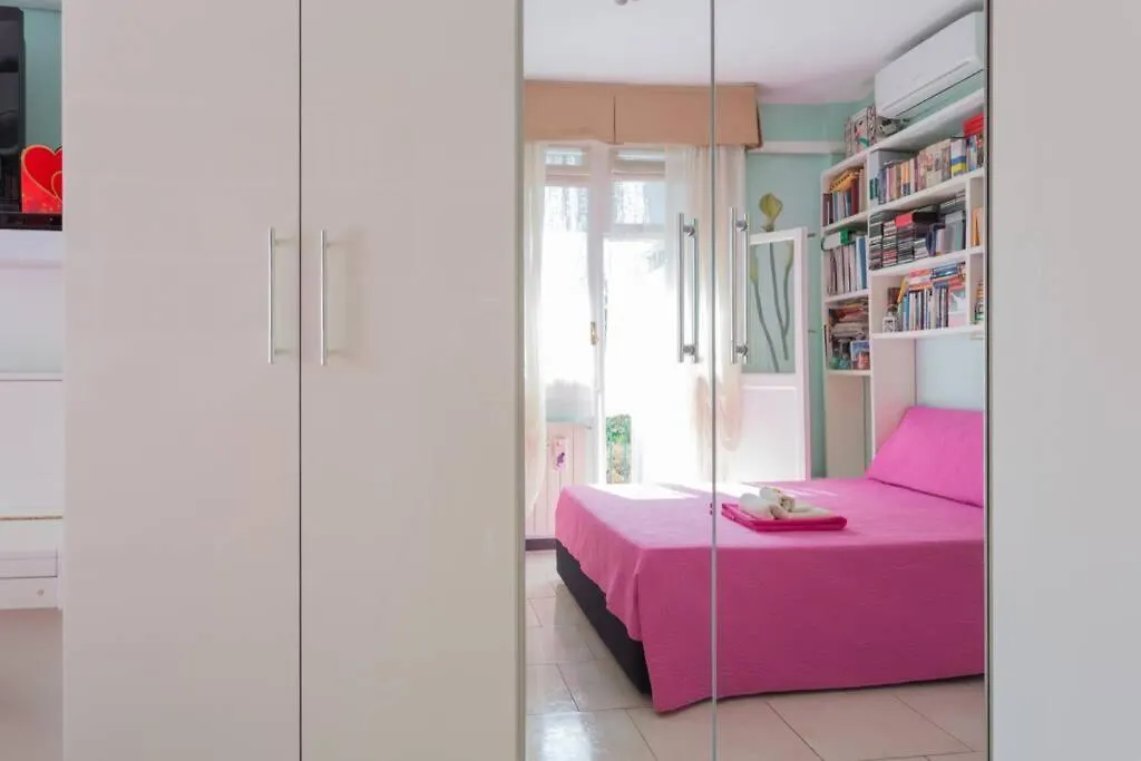 Bright & Cozy Room With Balcony Milaan