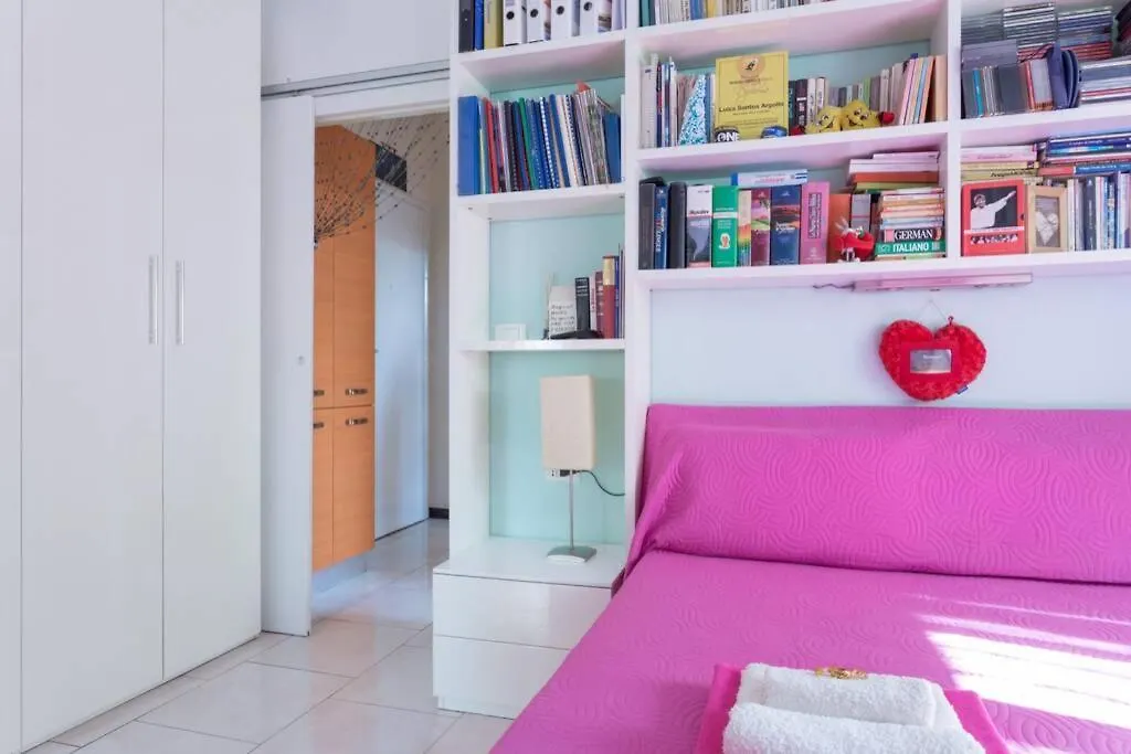 Gasthuis Bright & Cozy Room With Balcony Milaan
